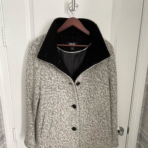 Stunning, cozy DKNY coat. Size L